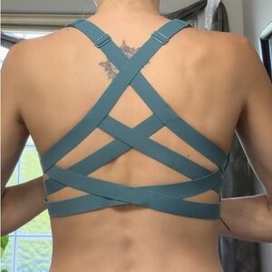 VICTORIA'S SECRET
On point Front-Close high impact Sports Bra